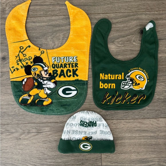 NFL Green Bay Packers Baby Bib and Hat Set - Mickey Mouse - Picture 1 of 1
